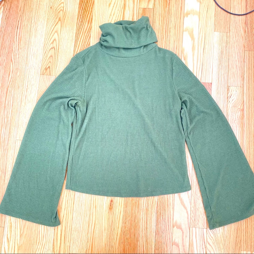 Ribbed turtleneck